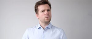 How to deal with a contrarian customer